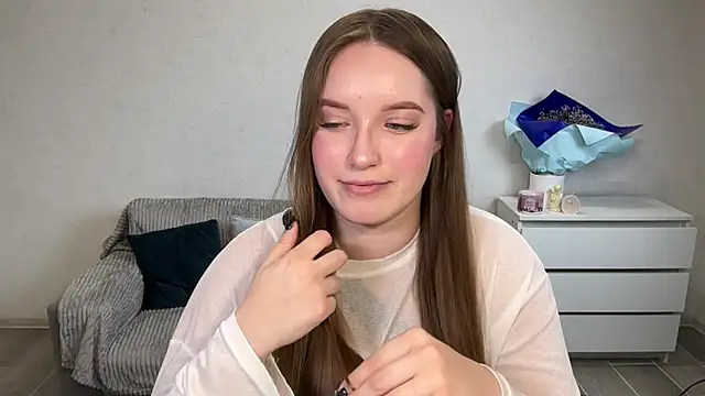 EvaMaddison online show from February 10, 2026, 5:12 pm