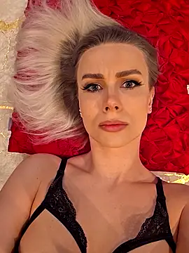 AureliaDoux online show from April 24, 2026, 2:41 pm