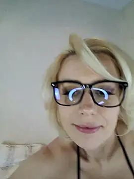 AureliaDoux online show from February 10, 2025, 8:21 pm