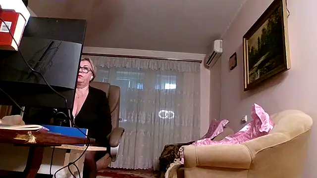 Kallliina online show from October 13, 2025, 6:04 am