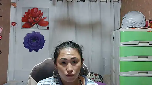 Snapshot of M_e_c_e_l chatting on May 4, 2026, 6:49 am M e c e l online show from May 4, 2026, 6:49 am