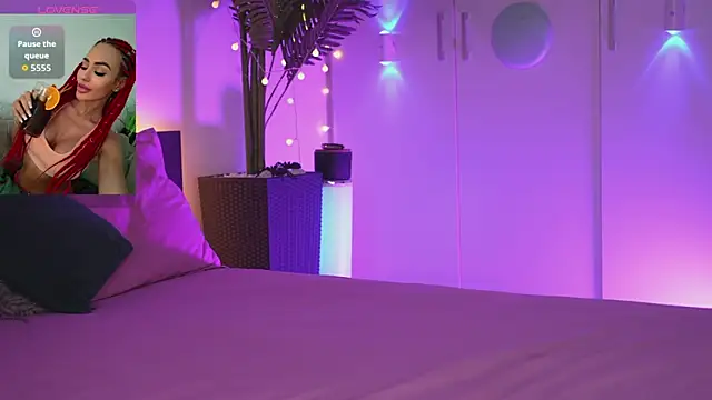 Lorettelorena online show from April 9, 2026, 6:47 pm