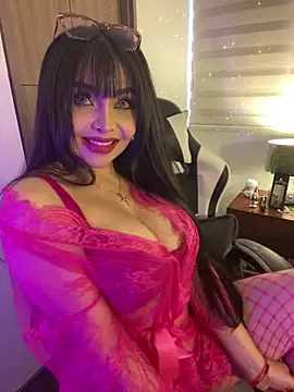 KateLatorre online show from May 5, 2026, 9:40 pm