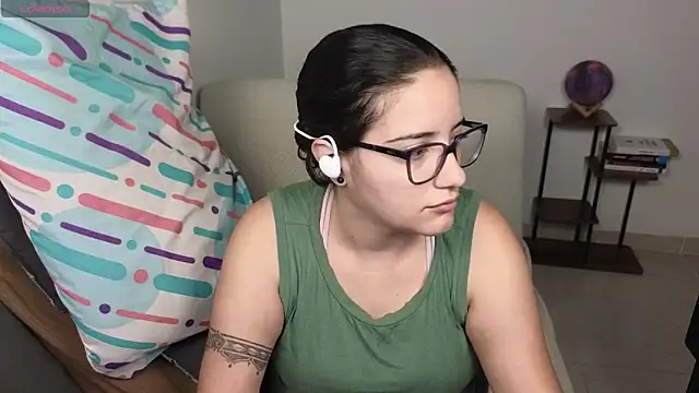 Snapshot of blue__moon_ chatting on April 28, 2026, 7:57 am blue moon online show from April 28, 2026, 7:57 am