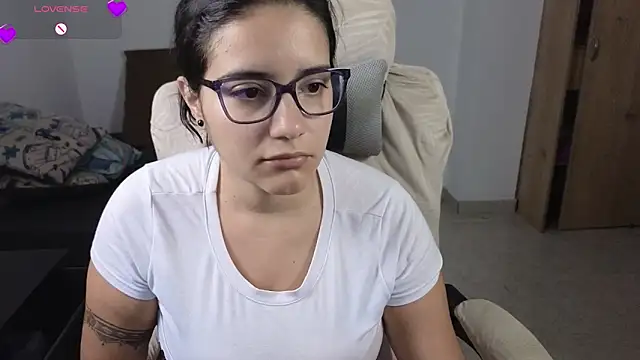 Snapshot of blue__moon_ chatting on May 27, 2026, 6:32 am blue moon online show from May 27, 2026, 6:32 am