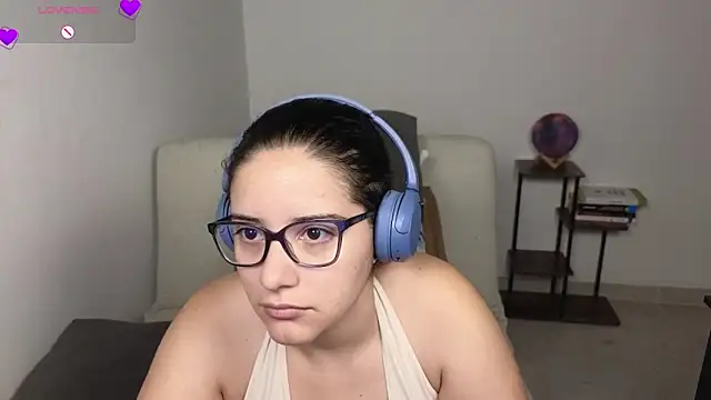 Snapshot of blue__moon_ chatting on May 5, 2026, 3:31 am blue moon online show from May 5, 2026, 3:31 am