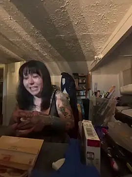 Snapshot of evacheers chatting on April 5, 2026, 12:23 pm evacheers online show from April 5, 2026, 12:23 pm