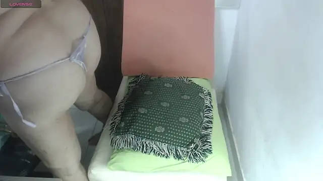 Snapshot of selenax2023 chatting on April 15, 2026, 4:40 am selenax2023 online show from April 15, 2026, 4:40 am