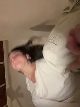 Snapshot of indierotic chatting on January 29, 2025, 4:05 am indierotic online show from January 29, 2025, 4:05 am