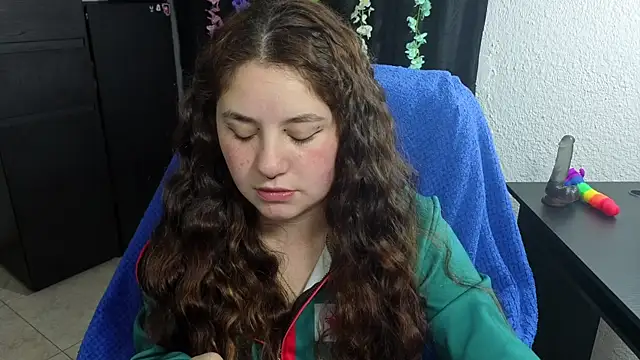 Snapshot of ann_bronw chatting on September 18, 2025, 12:35 am ann bronw online show from September 18, 2025, 12:35 am