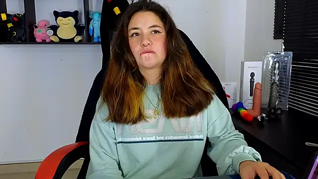 Snapshot of ann_bronw chatting on March 10, 2025, 5:18 pm ann bronw online show from March 10, 2025, 5:18 pm