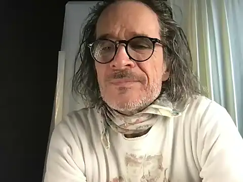 Snapshot of GioApri chatting on April 27, 2026, 3:21 pm GioApri online show from April 27, 2026, 3:21 pm