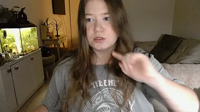 Snapshot of remirann_ chatting on December 2, 2024, 4:37 pm remirann online show from December 2, 2024, 4:37 pm