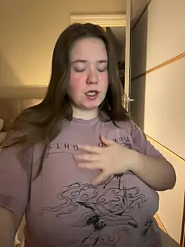 Snapshot of remirann_ chatting on January 28, 2025, 6:39 pm remirann online show from January 28, 2025, 6:39 pm