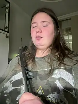 Snapshot of remirann_ chatting on December 13, 2024, 5:21 pm remirann online show from December 13, 2024, 5:21 pm