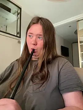 Snapshot of remirann_ chatting on March 6, 2025, 1:46 pm remirann online show from March 6, 2025, 1:46 pm