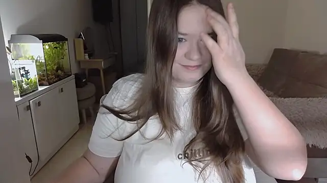 Snapshot of remirann_ chatting on February 18, 2025, 4:14 pm remirann online show from February 18, 2025, 4:14 pm