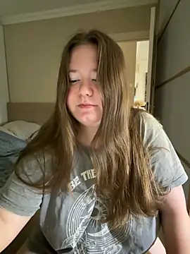 Snapshot of remirann_ chatting on October 21, 2025, 5:40 am remirann online show from October 21, 2025, 5:40 am