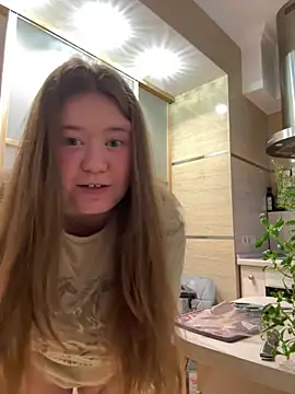 Snapshot of remirann_ chatting on January 10, 2025, 2:23 pm remirann online show from January 10, 2025, 2:23 pm