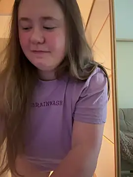 Snapshot of remirann_ chatting on December 30, 2024, 12:20 pm remirann online show from December 30, 2024, 12:20 pm