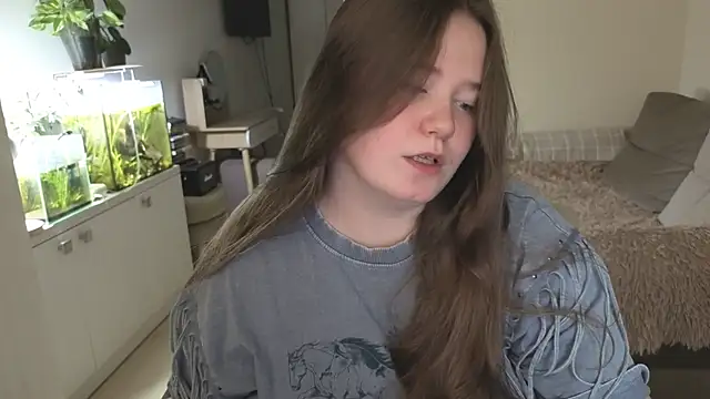 remirann  online show from December 18, 2025, 12:42 pm