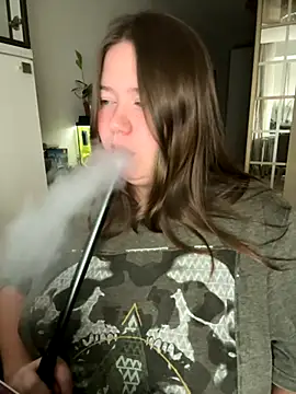 Snapshot of remirann_ chatting on December 6, 2024, 8:56 pm remirann online show from December 6, 2024, 8:56 pm