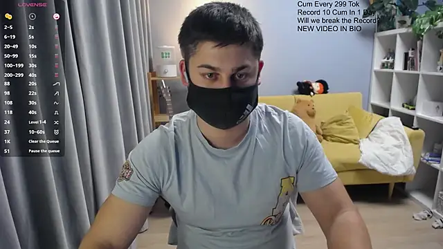 Snapshot of Tomguys chatting on April 30, 2026, 8:16 pm Tomguys online show from April 30, 2026, 8:16 pm