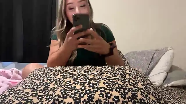 lustfulsmiles online show from May 11, 2026, 4:04 pm