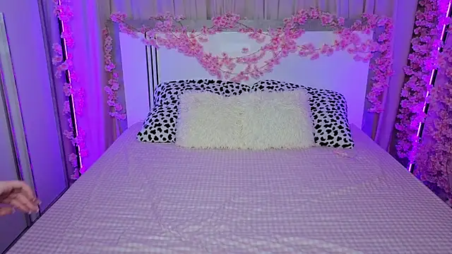Snapshot of LilyStarlight chatting on April 23, 2026, 4:19 am LilyStarlight online show from April 23, 2026, 4:19 am