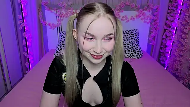 Snapshot of LilyStarlight chatting on April 17, 2026, 3:42 am LilyStarlight online show from April 17, 2026, 3:42 am