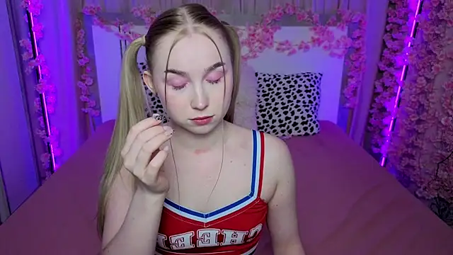 Snapshot of LilyStarlight chatting on May 14, 2026, 3:25 am LilyStarlight online show from May 14, 2026, 3:25 am