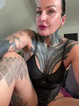 Snapshot of InkedBiitch chatting on June 26, 2026, 6:19 am InkedBiitch online show from June 26, 2026, 6:19 am