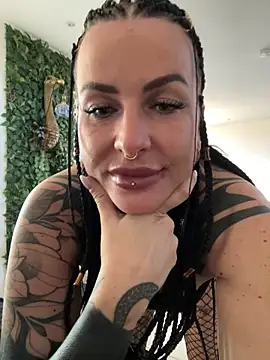 Snapshot of InkedBiitch chatting on March 18, 2026, 7:33 am InkedBiitch online show from March 18, 2026, 7:33 am