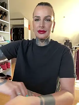 Snapshot of InkedBiitch chatting on April 1, 2026, 6:48 am InkedBiitch online show from April 1, 2026, 6:48 am