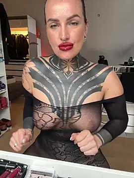 Snapshot of InkedBiitch chatting on March 28, 2026, 8:15 am InkedBiitch online show from March 28, 2026, 8:15 am