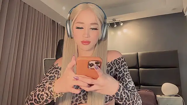 Carrie Colbyxx online show from December 21, 2024, 6:30 am