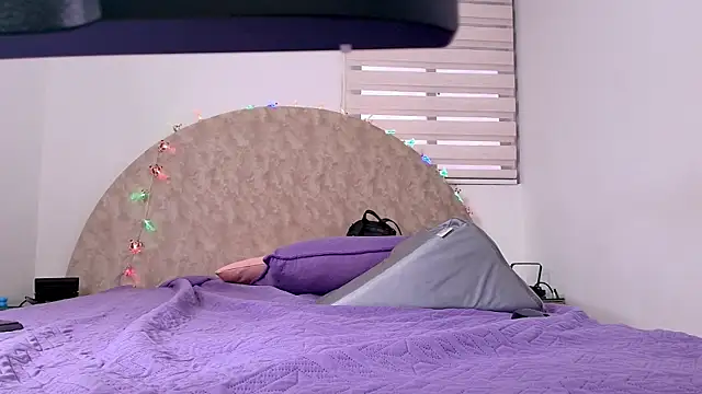  ebony-queen  online show from December 17, 2025, 11:59 am