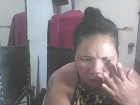 Snapshot of hotwet_mama4uxx chatting on January 13, 2026, 5:44 am hotwet mama4uxx online show from January 13, 2026, 5:44 am