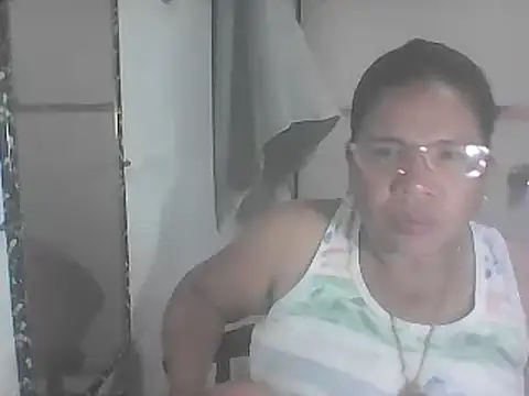 Snapshot of hotwet_mama4uxx chatting on March 4, 2025, 12:22 pm hotwet mama4uxx online show from March 4, 2025, 12:22 pm