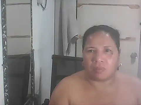 Snapshot of hotwet_mama4uxx chatting on November 23, 2025, 12:42 am hotwet mama4uxx online show from November 23, 2025, 12:42 am