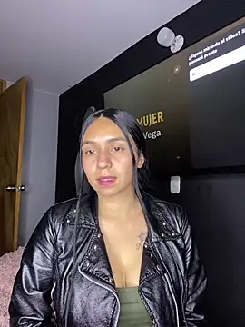 Lorena   online show from October 25, 2025, 10:21 pm