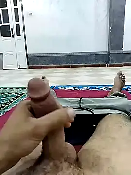 Snapshot of yacinemsila chatting on October 4, 2025, 10:33 pm yacinemsila online show from October 4, 2025, 10:33 pm