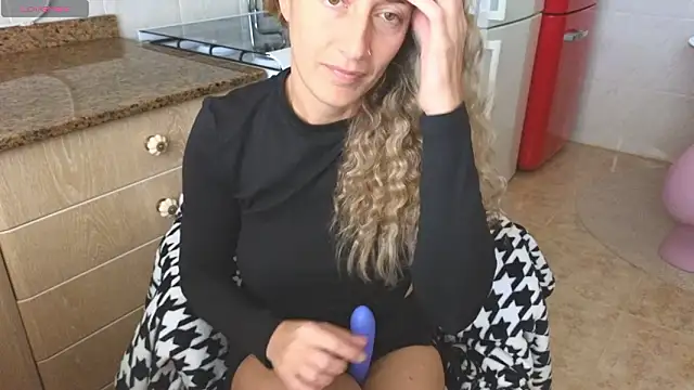 Snapshot of Lunamix chatting on March 3, 2026, 12:45 pm Lunamix online show from March 3, 2026, 12:45 pm