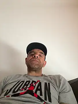 slim1976006 online show from May 4, 2026, 10:51 am