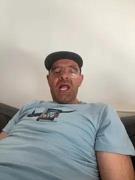 slim1976006 online show from May 1, 2026, 2:11 pm