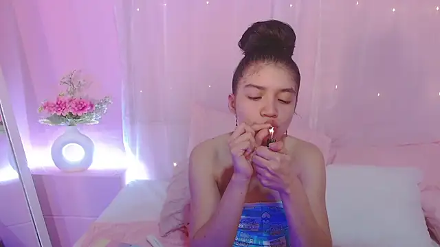Sweetcristin online show from May 22, 2026, 1:36 am