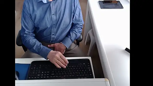 dutchpornking online show from April 24, 2026, 6:37 am