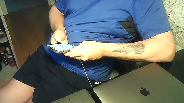 Snapshot of DUDURA@xh chatting on February 11, 2025, 4:46 pm DUDURAxh online show from February 11, 2025, 4:46 pm