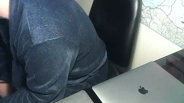 Snapshot of DUDURA@xh chatting on January 31, 2025, 6:24 am DUDURAxh online show from January 31, 2025, 6:24 am