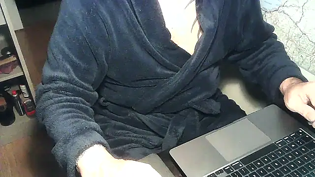 Snapshot of DUDURA@xh chatting on January 6, 2025, 5:06 pm DUDURAxh online show from January 6, 2025, 5:06 pm